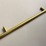 Bar pull for cabinet doors and drawers
