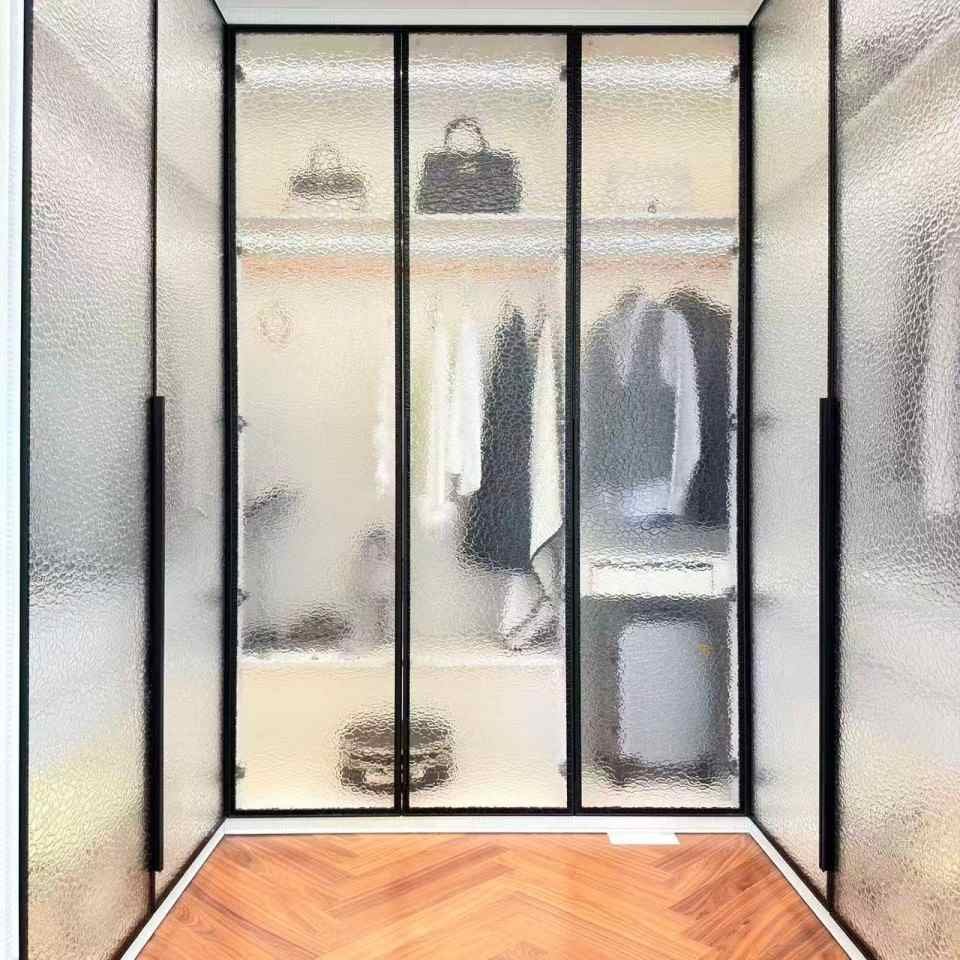 Jiangfanjun showroom walk-in closet with glass doors