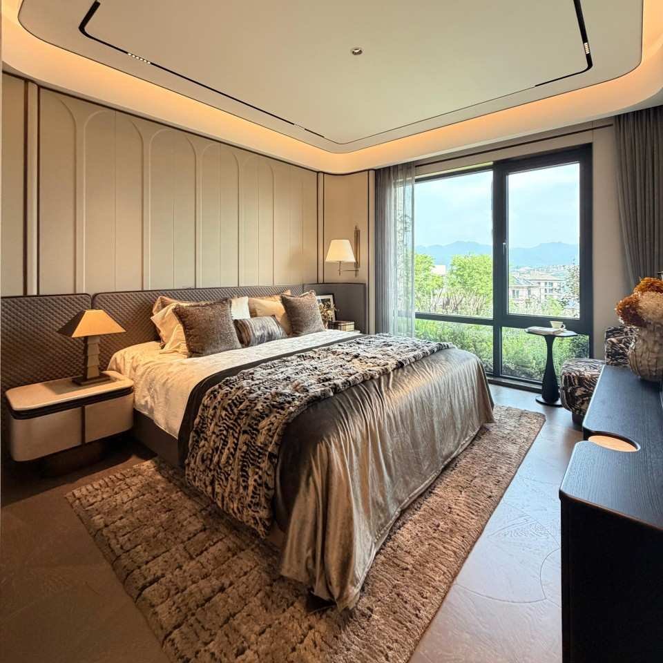 Lijia 01 showroom bedroom with custom wall panel