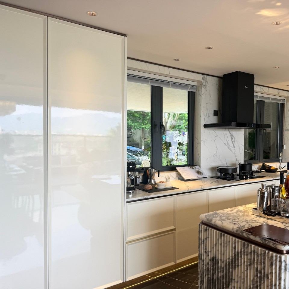 Lijia 01 showroom kitchen cabinet with island counter