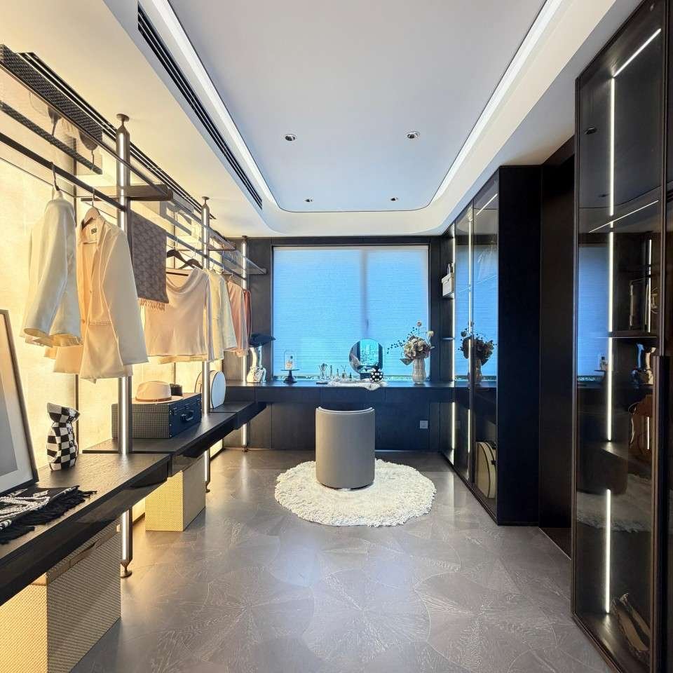 Lijia 01 showroom walk-in closet with glass wardrobe doors