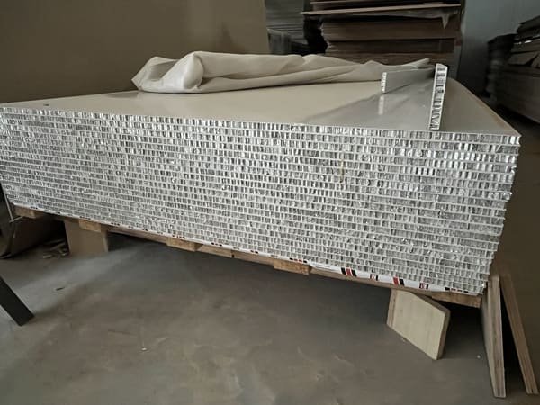 What Is an Aluminum Honeycomb Panel? Sandwich Structure, Composite Construction, and Cabinet Door Applications